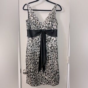 🛍️London Times Black and White Dress - Size 8